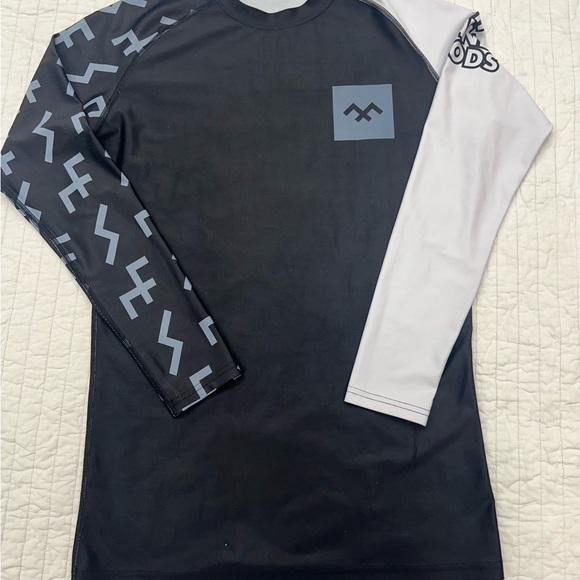 Not Dead Yet Rash guard, size Large - Picture 3 of 7